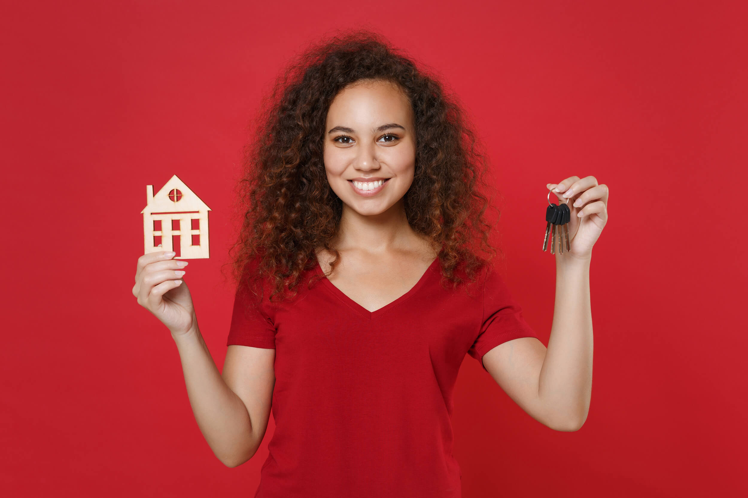 femme avec des clés