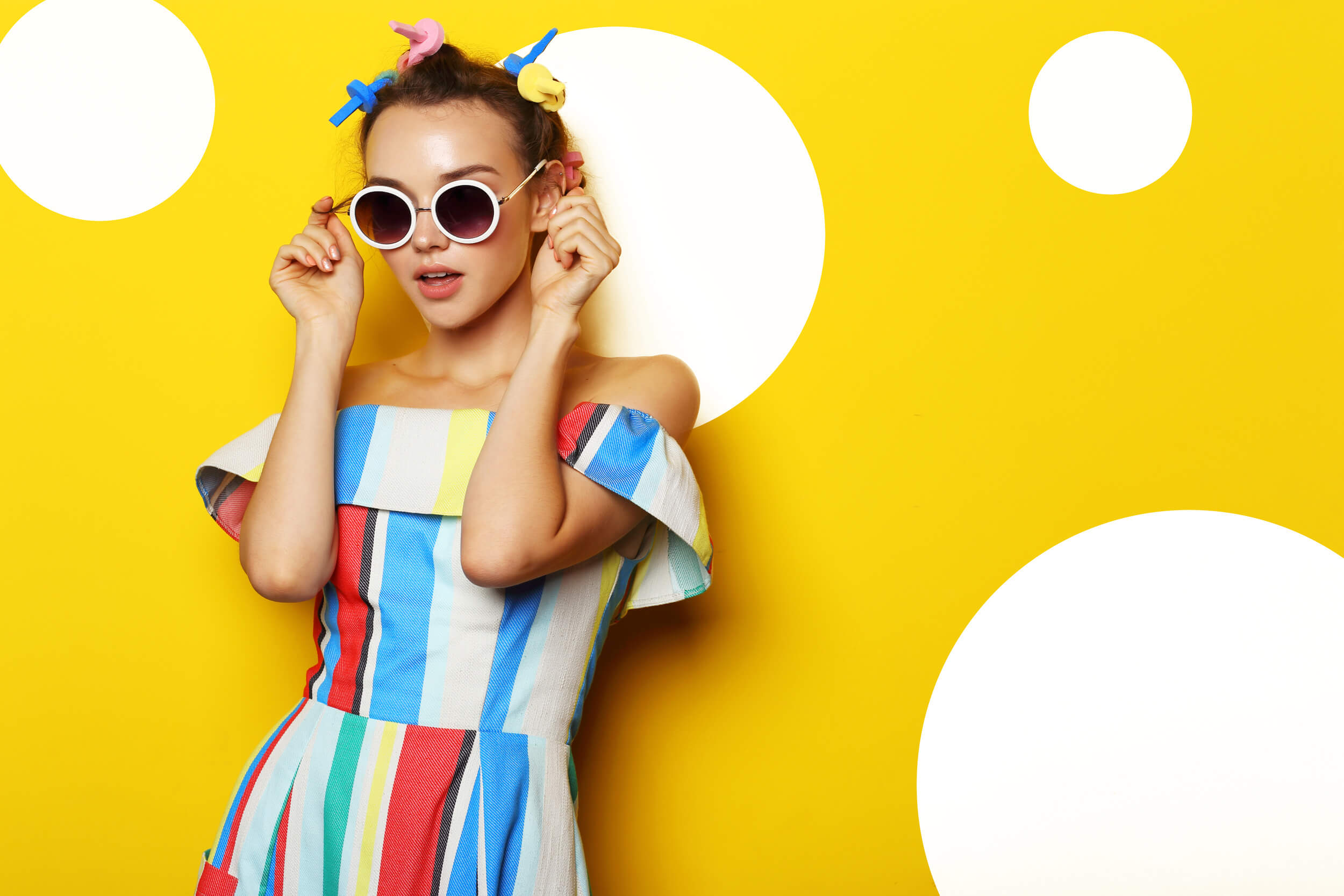 femme à lunettes...