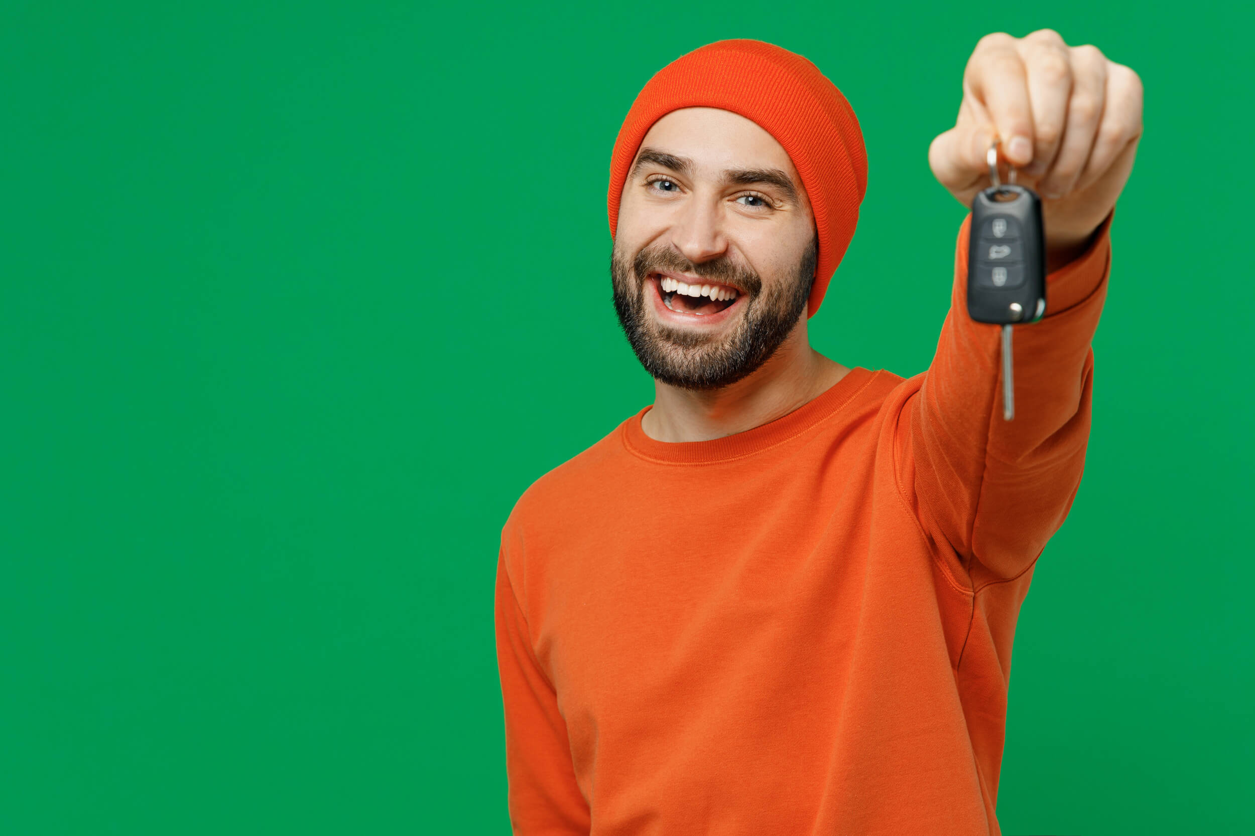 mec avec des clés de voiture