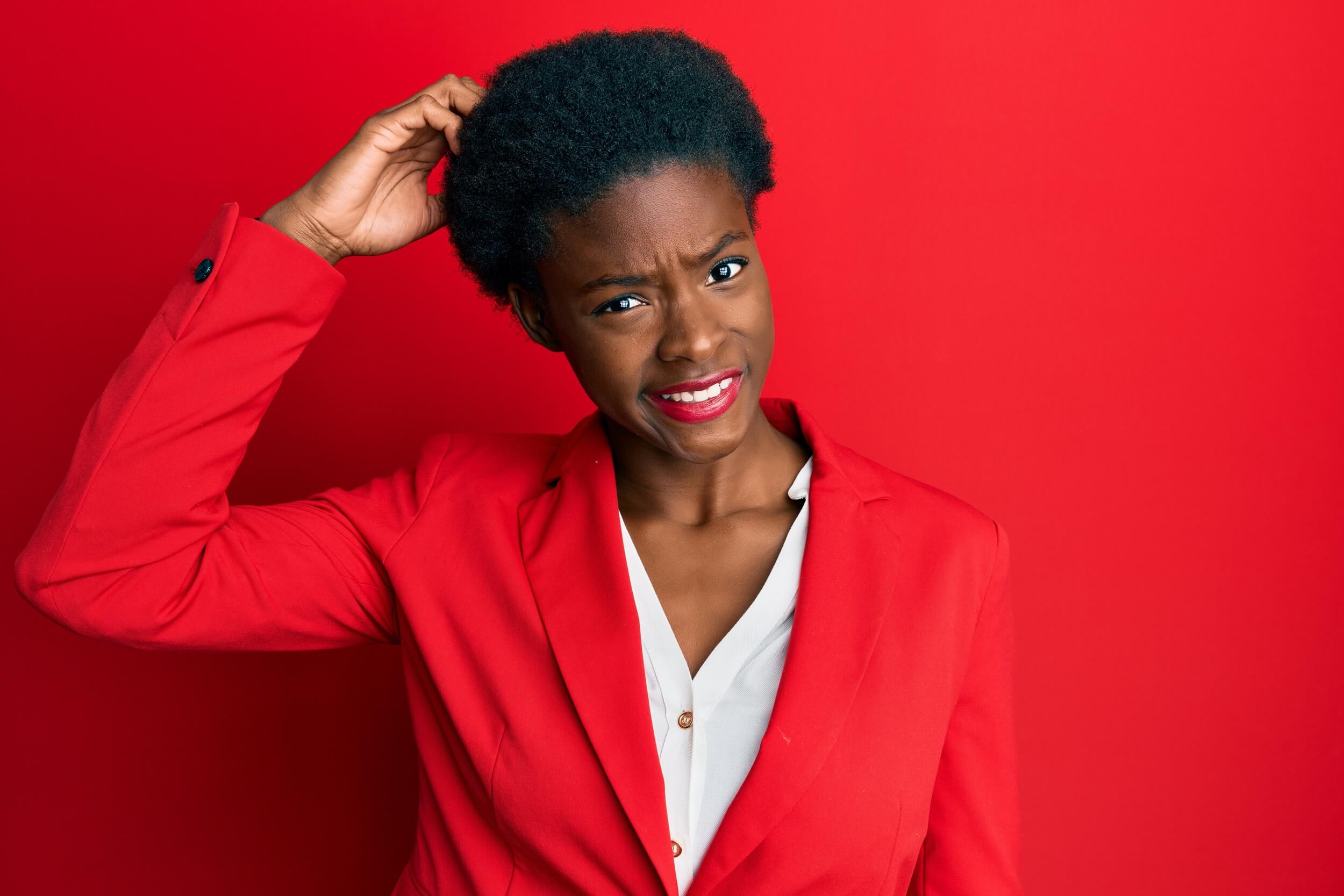 femme qui réfléchit