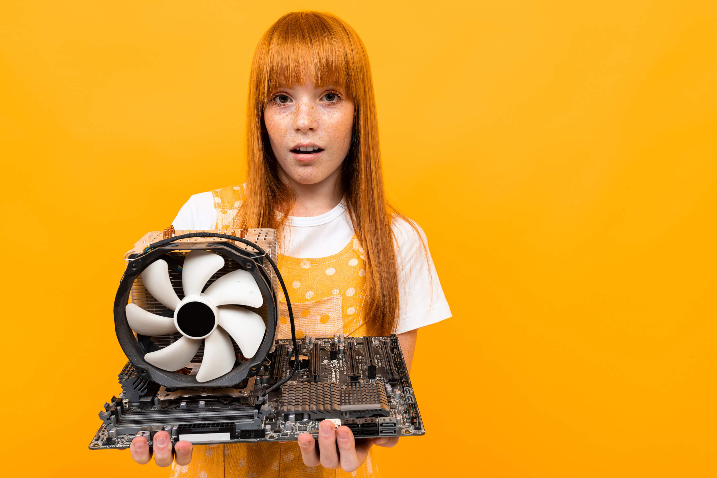 femme ordinateur cassé